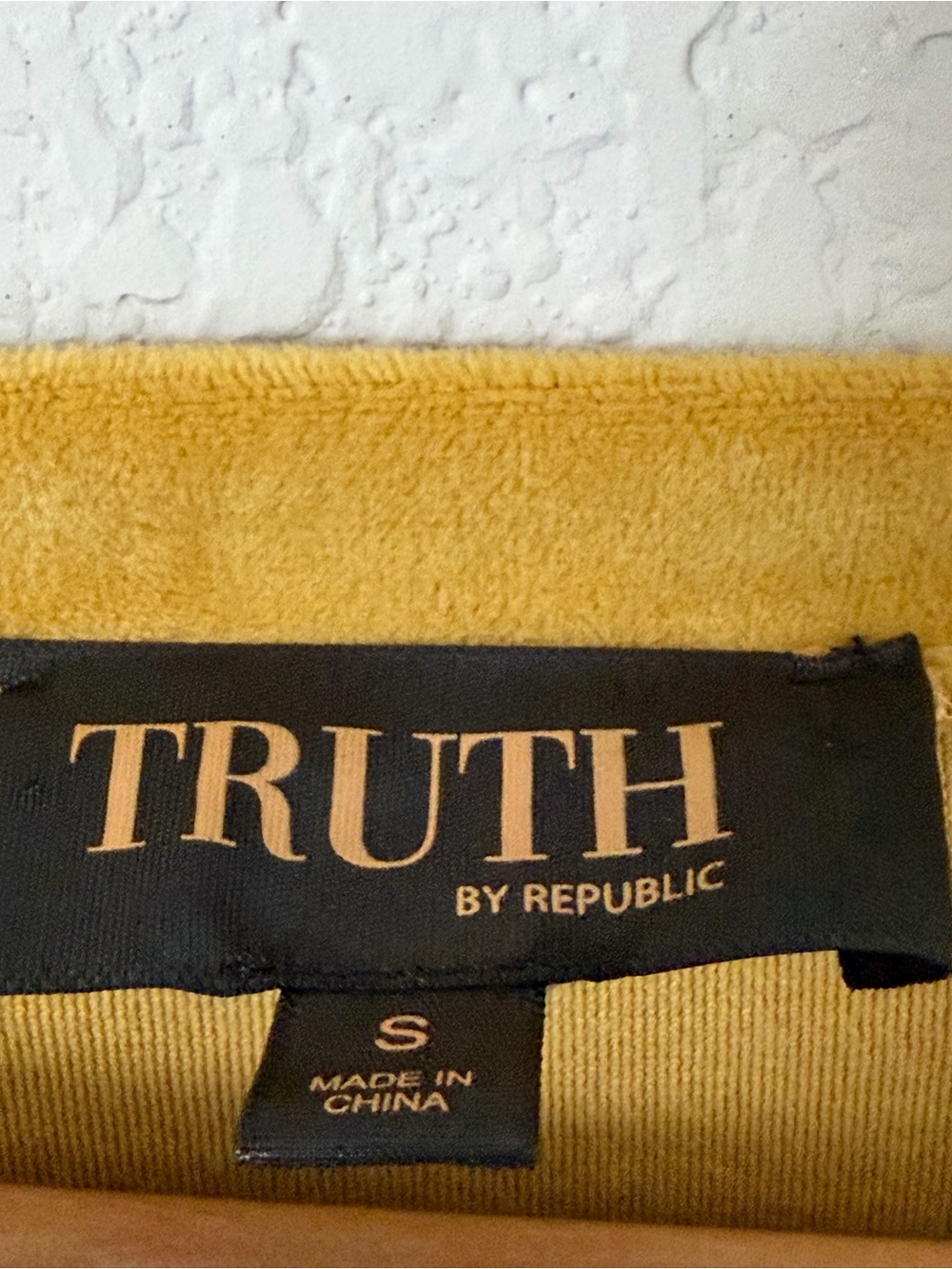 Truth by Republic Mustard Velvet Cropped Sweatshirt Size Small - Picture 7 of 9